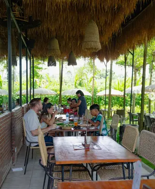 Ocin Babi Guling dan Samsam Ubud thumbnail 3
