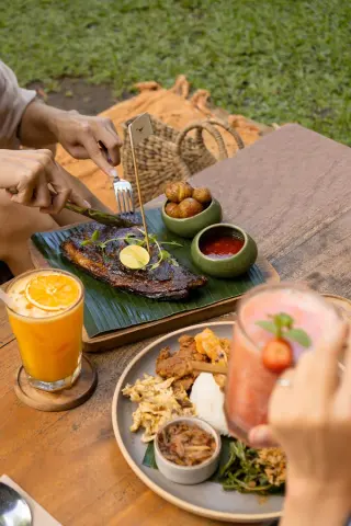 Livingstone Holyground Ubud thumbnail 2