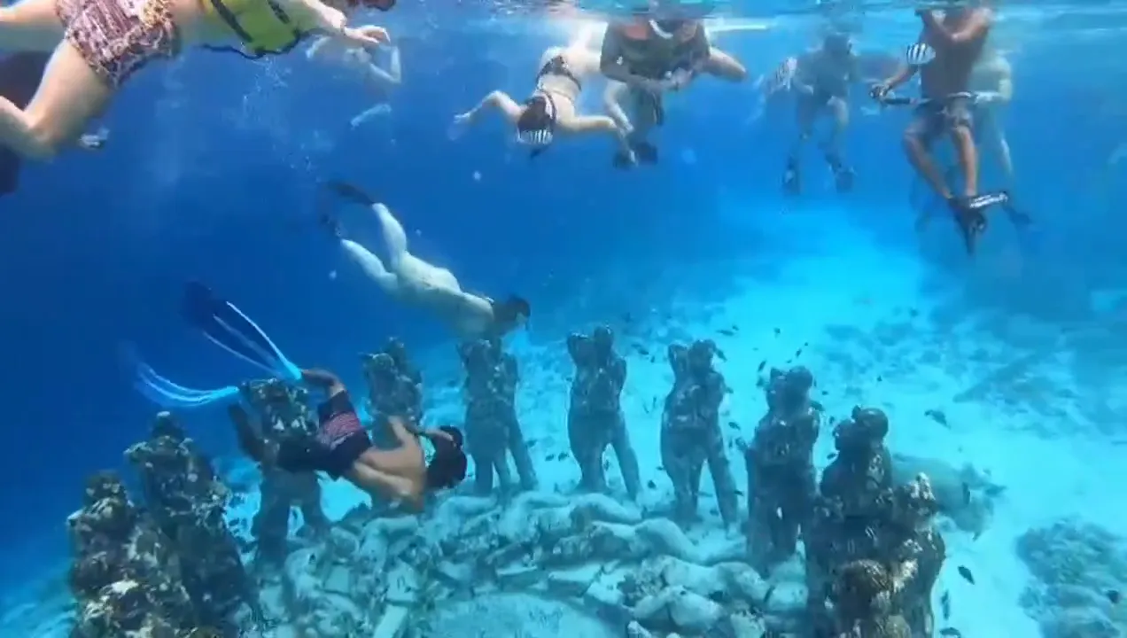 Lombok Travel Man Snorkeling In Gili Air media 2