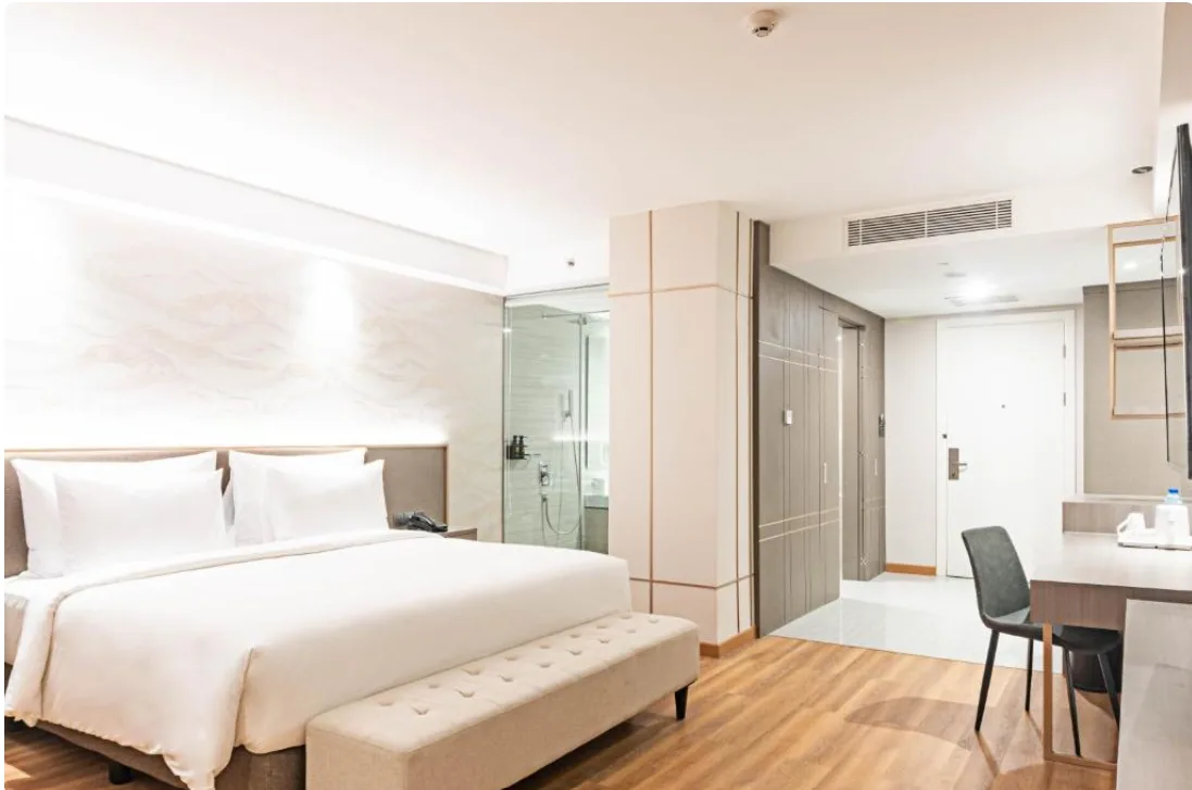 Deluxe Room King Bed