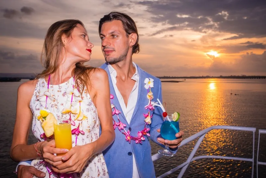 Sunset, Cabaret & Harbor Lights Cruise In Benoa Harbour